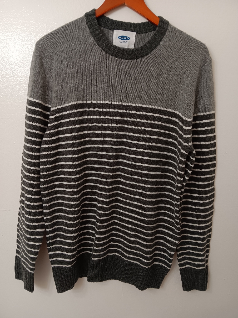 Old Navy Men’s Gray and White Striped Crewneck Sweater